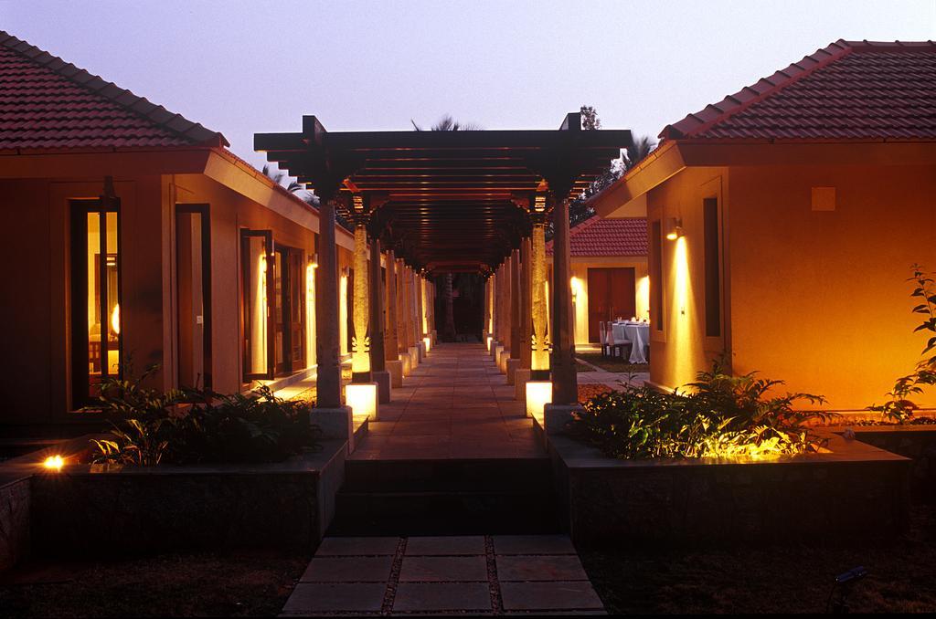 Shreyas Retreat Hotel Nelamangala Exterior photo